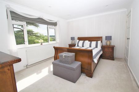 Westover Court, High Wycombe - Photo 5