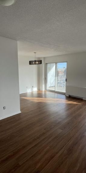 2 CH - 1 SDB - Côte Saint-Luc - $1,695 /mo - Photo 1