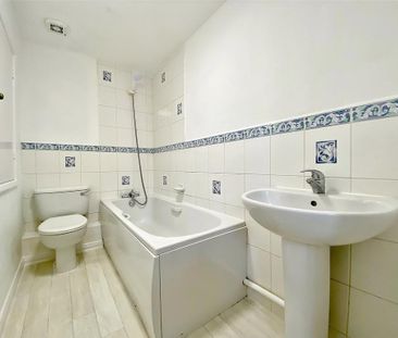 2 bedroom semi-detached house to rent - Photo 6