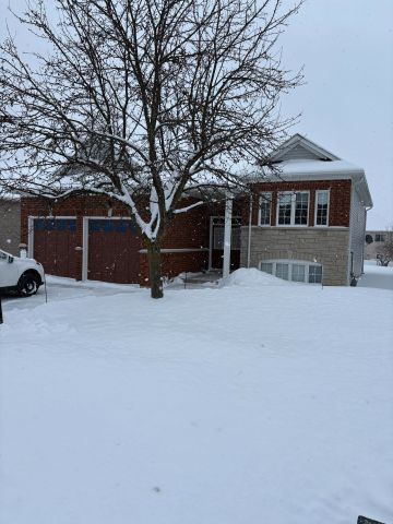 For Lease - 18 Red Pine Crescent, Wasaga Beach, Ontario - Photo 2
