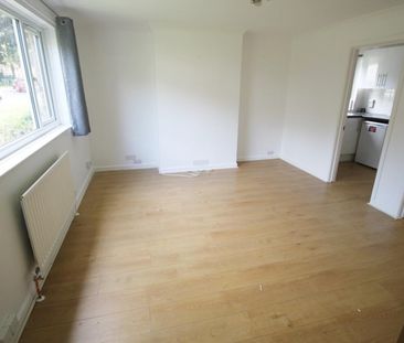 1 bedroom Flat To Let - Photo 2