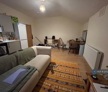 2 bedroom flat to rent - Photo 2