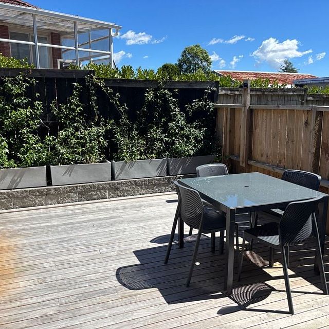 Modern, Comfortable home Te Atatu South. - Photo 1