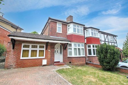 4 bedroom semi-detached house to rent - Photo 4