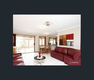 Large Family Home with Secure Rear yard - Photo 2