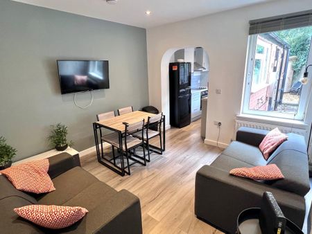 1 bedroom in a house share to rent - Photo 2