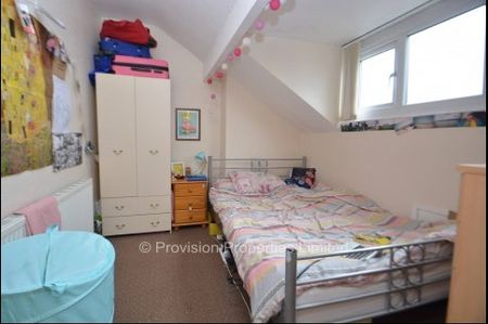 2 Bedroom Student House in Hyde Park - Photo 4