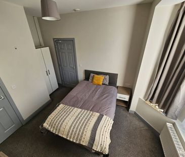 Room 1, 20 Glyn Avenue - Photo 3