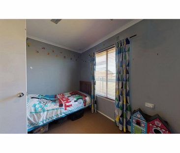 Comfortable Family Home - Photo 6