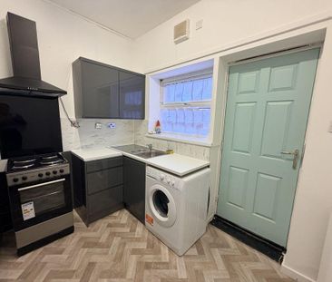 3 bedroom ground floor flat to rent - Photo 5
