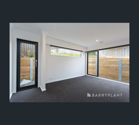 2/150 Ryan Street, Brown Hill, Vic 3350 - Photo 3