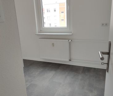 Schöne 3 Raumwohnung mit Balkon! Kaution geschenkt! plus 500,00 € G... - Photo 2