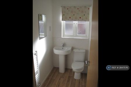 2 bedroom terraced house to rent - Photo 5
