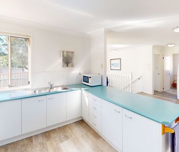 Coastal Gem – Walk to the Beach and Local Eateries - Photo 6