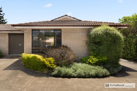 CENTRAL, QUIET & RENOVATED - Photo 2