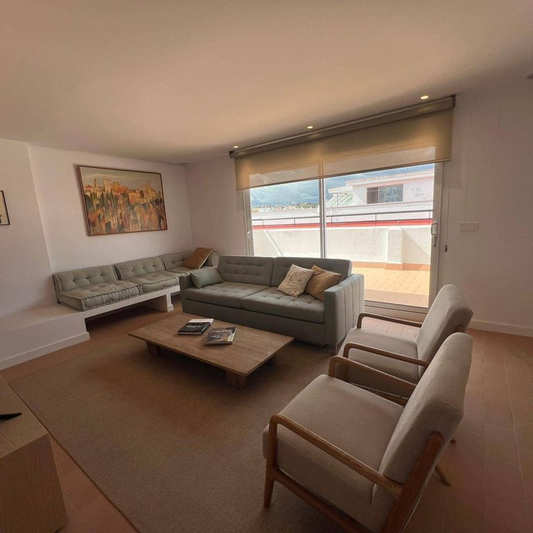 3 bedroom luxury penthouse for rent in Estepona, Andalusia - Photo 1