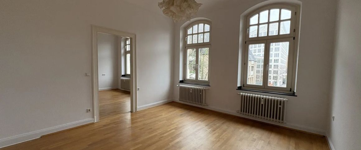 2-Zimmer Altbau mit Balkon zum Verlieben: Renoviert in Pempelfort! - Foto 1