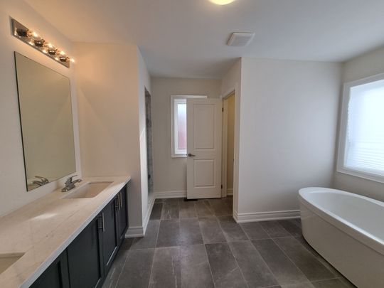 For Lease - 22 Watershed Gate Unit# upper, East Gwillimbury, Ontario - Photo 1