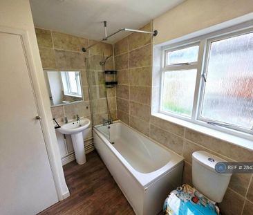 2 bedroom semi-detached house to rent - Photo 3