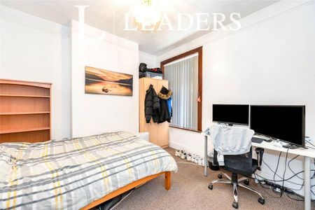 4 bedroom terraced house to rent - Photo 4