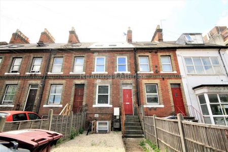 1 bedroom in a house share to rent - Photo 3