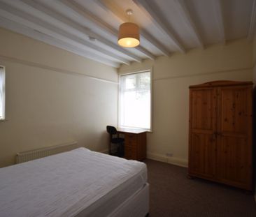 4 Bedroom House To Rent in Charminster - £2,100 pcm Tenancy Info - Photo 3