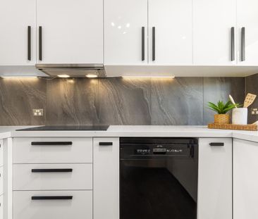 Gorgeous renovated Gordon Home - Photo 6