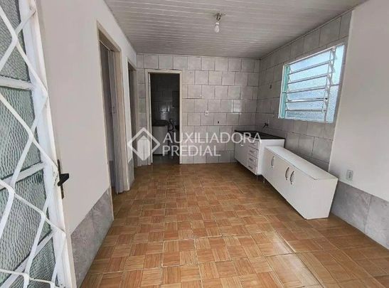 Casa com 2 quartos e 60m² para alugar em Medianeira, Porto Alegre. - Photo 1