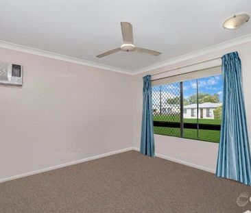 Family Home in Kelso - Photo 5