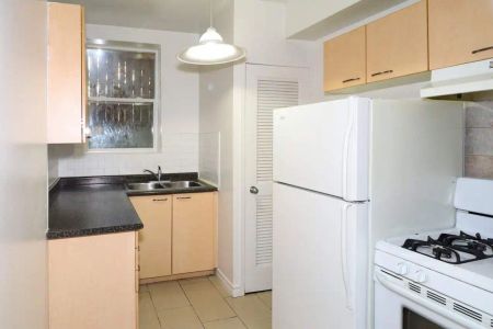 414 Jarvis Street, Toronto — 2 Bedroom - Photo 4