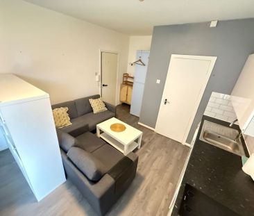 Colney Hatch Lane, London - Photo 3