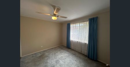 Neat as a pin family home on generous block - Photo 4