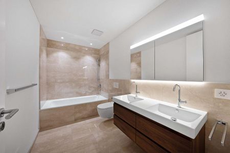 Bright 4.5-room apartment with large balcony in a quiet location - Photo 3