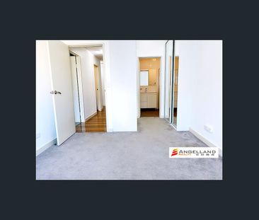 Large-sized Two Bed Apt, Close to Green SQ Station - Photo 3