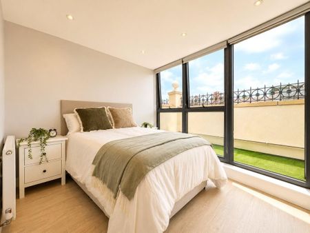 2 bedroom penthouse to rent - Photo 4