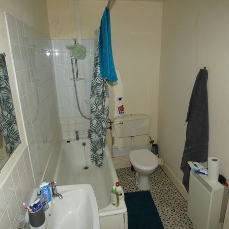1 bed Studio Apartment - To Let - Photo 3