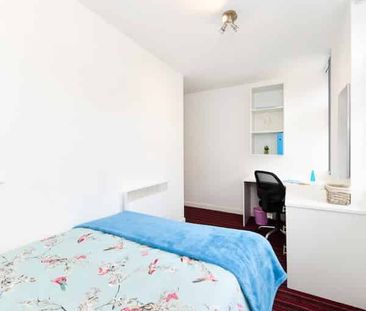 Three Bed Bronze - Photo 3