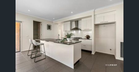 Modern Comfort & Convenience in Point Cook - Photo 5