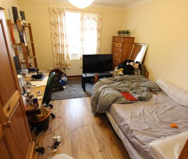 6 bedroom semi-detached house to rent - Photo 3