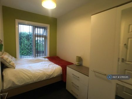 1 bedroom in a house share to rent - Photo 3