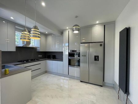 5 bedroom semi-detached house to rent - Photo 3