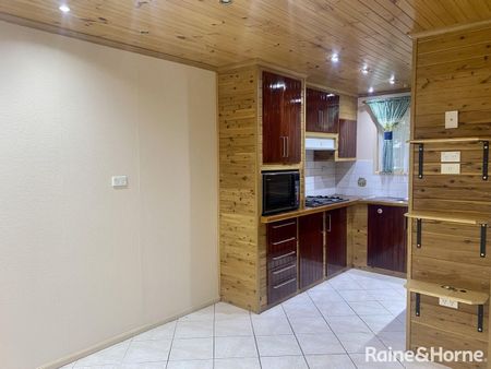 2 Bedroom Cottage in Tallong - Photo 2
