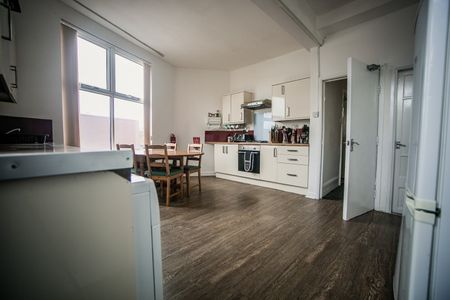Room in a Shared House, Harehills Lane, LS8 - Photo 3