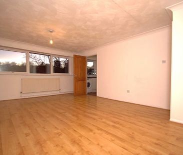 2 bed First Floor Maisonette for rent - Photo 1