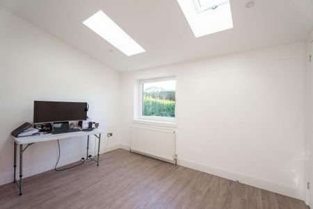 4 bedroom semi-detached house to rent - Photo 5