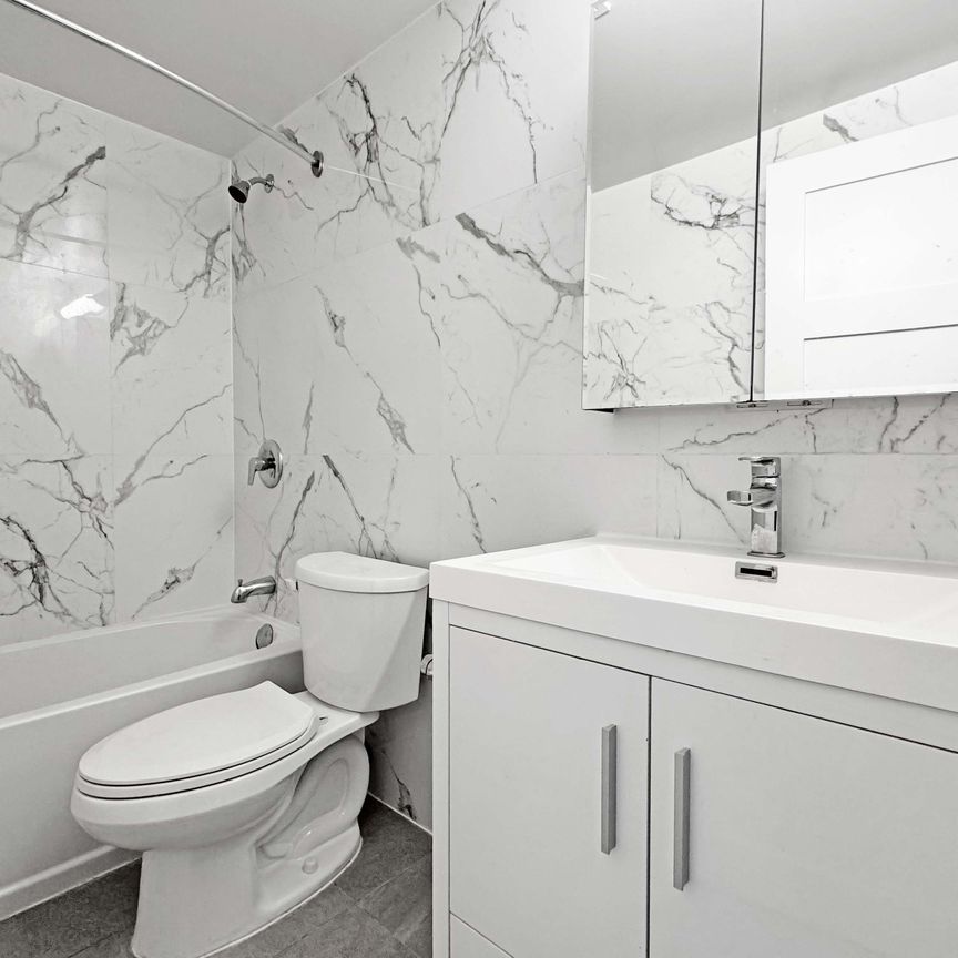 For Lease - 9 Deer Park Crescent Unit# 903, Toronto, Ontario - Photo 1