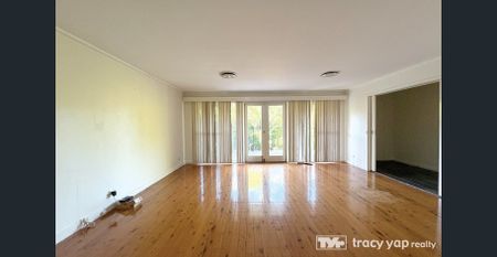 Private & convenient Spacious house - Photo 2