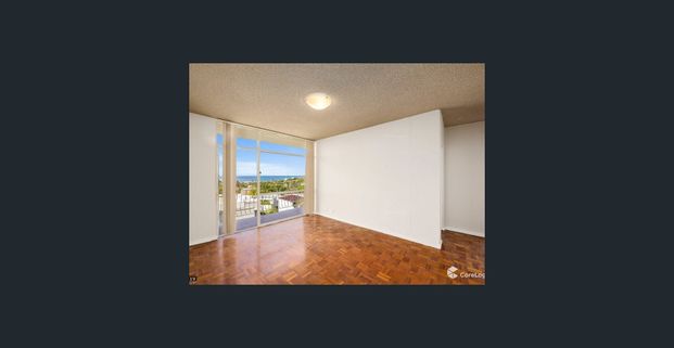 Sunny Apartment With Views, Balcony & Parking - Photo 1