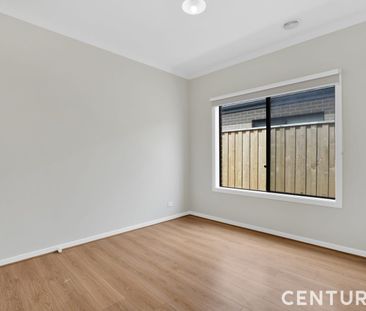 Beautifully Presented Home Close to All Amenities - Photo 6