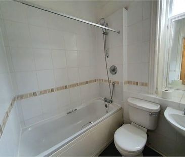 3 bedroom flat to rent - Photo 3